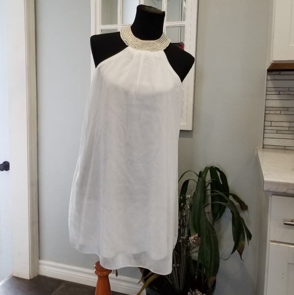 👗WHITE CHIFFON HALTER DRESS WITH PEARL NECKLINE - Picture 6 of 7